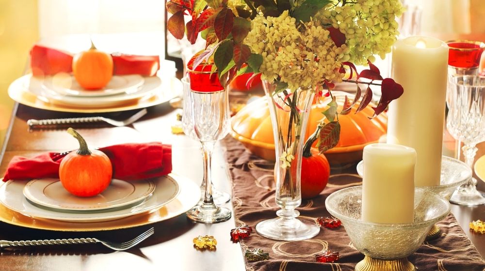 Thanksgiving table setting | 11 Thanksgiving Table Runners Perfect For A Memorable Holiday | Featured