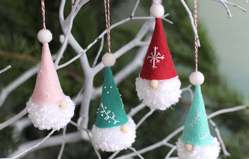 kids pom pom santas | christmas ornaments to sew