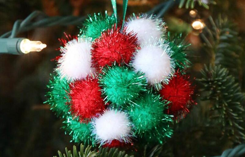 pom pom ornament | christmas ornaments to sew