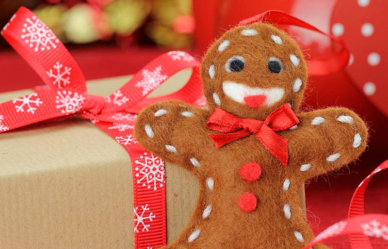 smiling gingerbread man felt ornament | christmas ornaments to sew