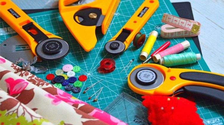 cutting tool textile late buttons | Cool Sewing Projects You Can Put Up For Sale At The Next Craft Show | Featured
