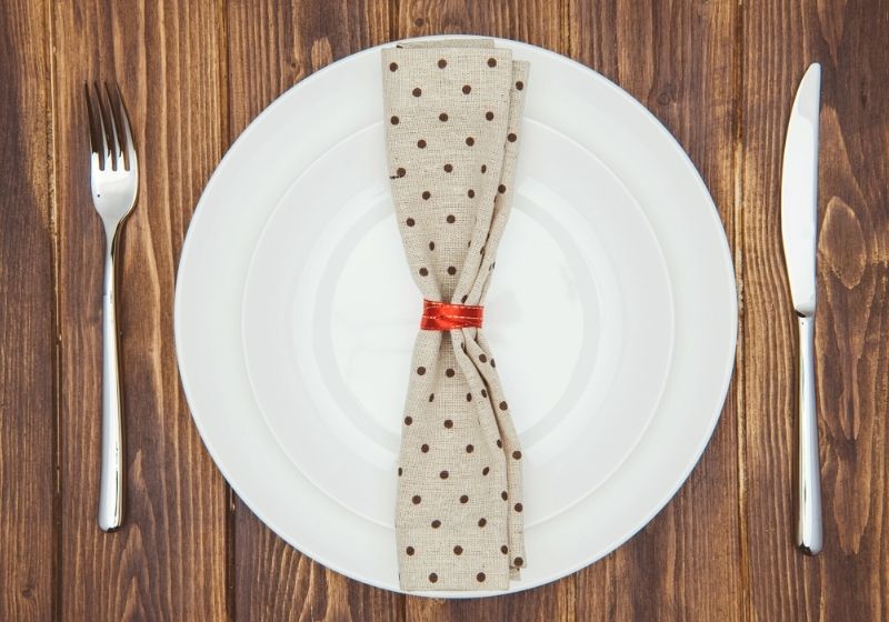dinner setting, Knife, fork, napkin and dinner plate | creative sewing projects