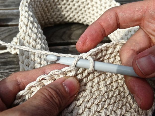 Knitting Basics: How To Knit The Seed Stitch The Easy Way