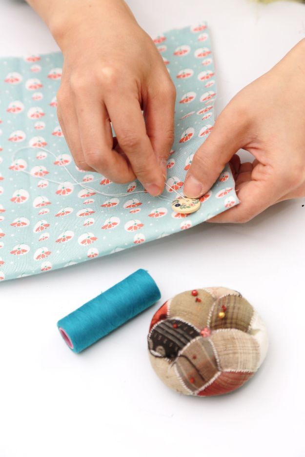Sewing Tutorial | Easy DIY Luggage Tag for the Happy Wanderer