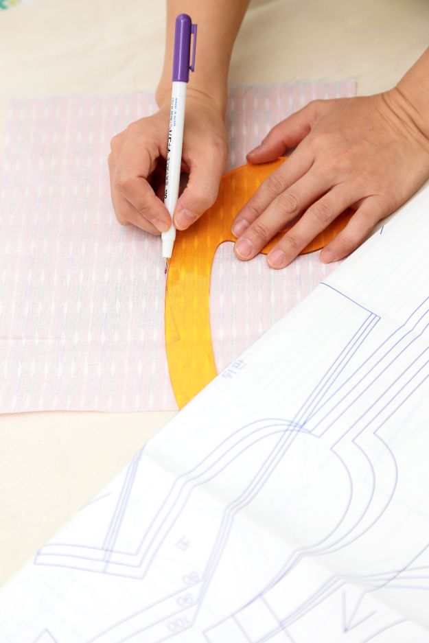 Learn How To Sew Scalloped Edges To Spruce Up Your Sewing Projects