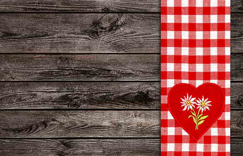 table runner | Valentine’s Day Gift Ideas