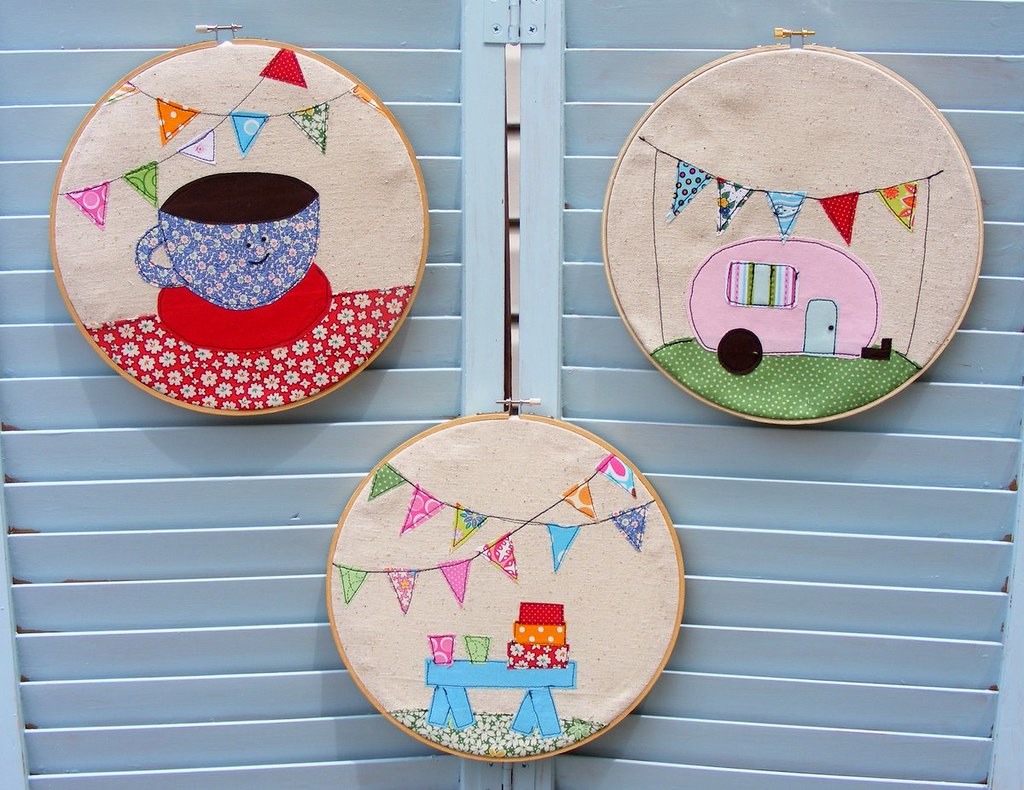 QuiltedCupcake Hoop Art | Sewing Projects For The Living Room