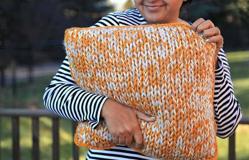chunky knit pillow pattern | creative knitting projects