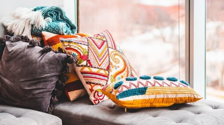 Colorful Throw Pillows | 15 Awesome Decorative Throw Pillows You Can Sew This Fall | Decorative throw pillow covers