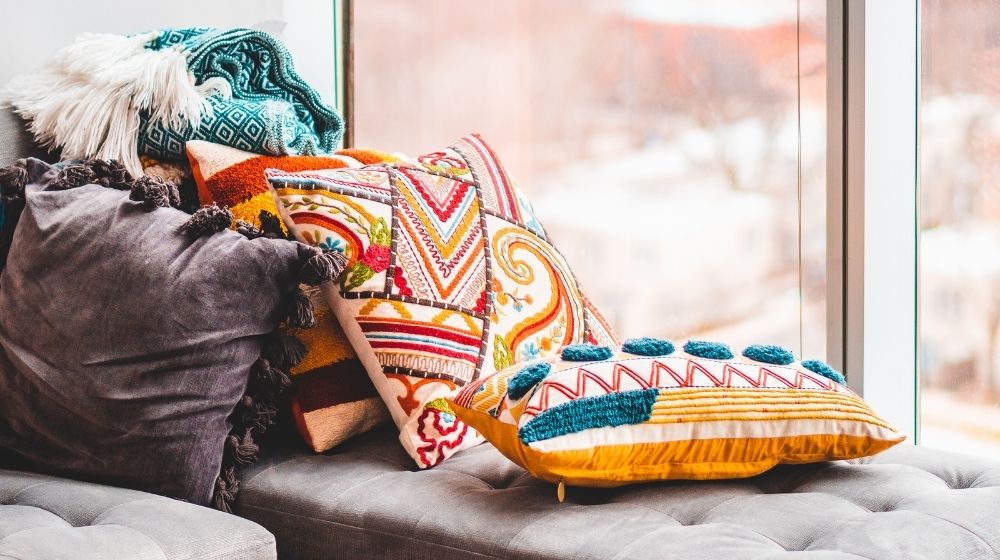 Colorful Throw Pillows | 15 Awesome Decorative Throw Pillows You Can Sew This Fall | Decorative throw pillow covers