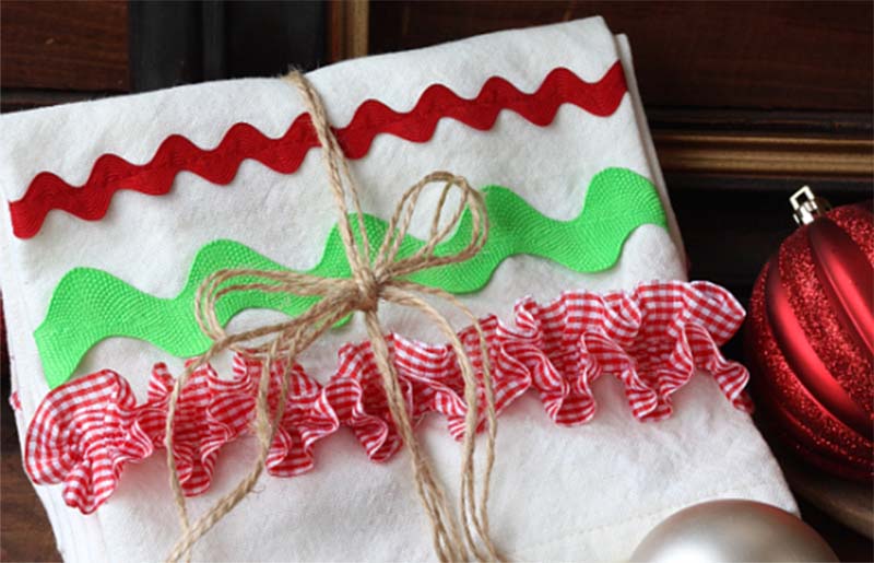 diy christmas towels | christmas tea towels