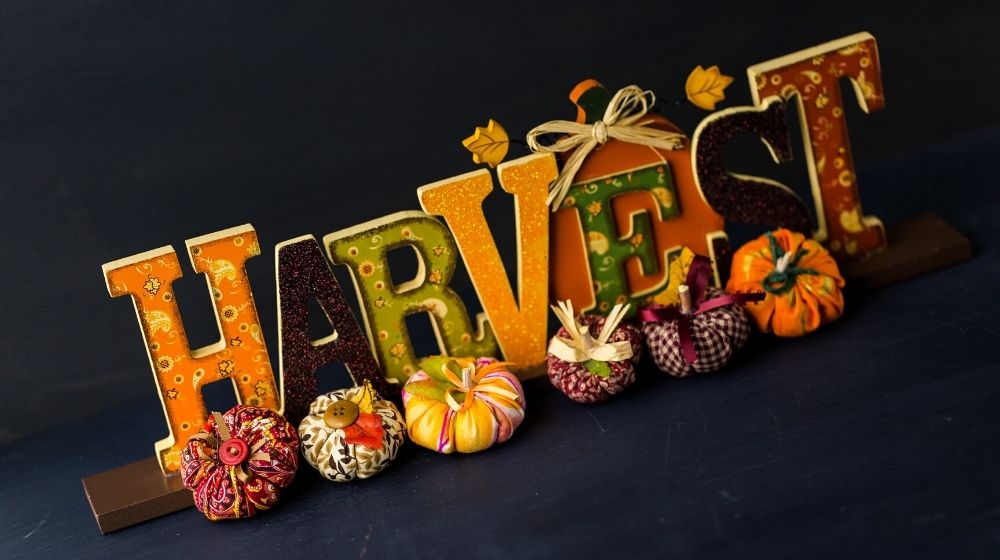 Fabric pumpkins | 17 Quick and Easy Thanksgiving Sewing Project You Can Do This Fall | Featured