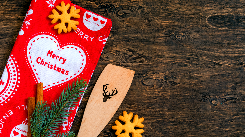 Chritmas kitchen towel | Holiday Dish Towels You Can Sew For Christmas | Featured