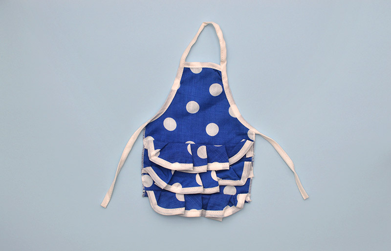 close polka dot apron on light | apron pattern
