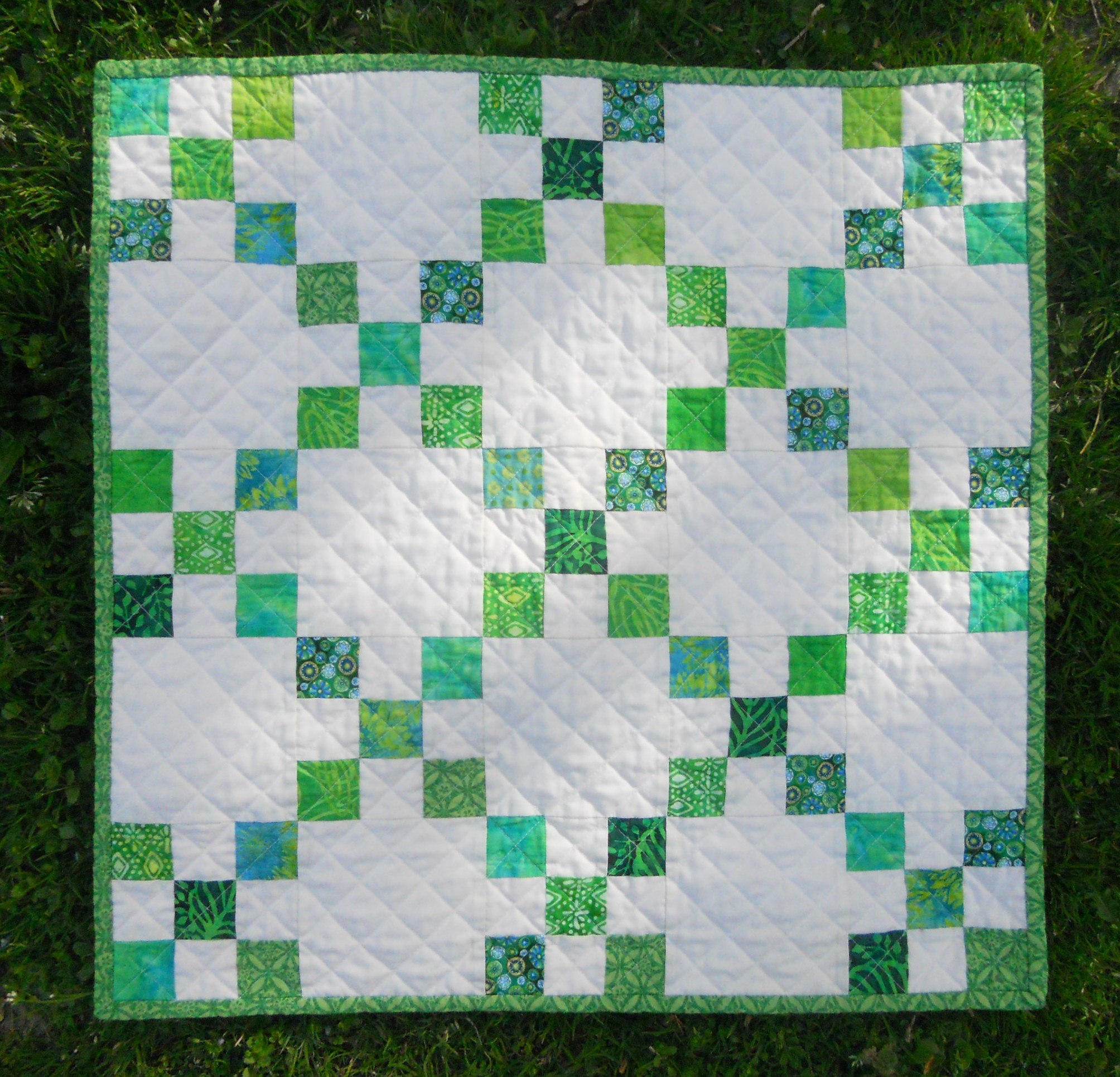 Single Irish Chain Table Quilt | Easy St Patrick’s Day Decorations | Sewing Projects | Featured
