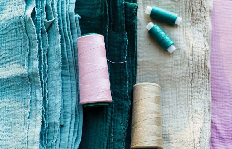four pieces muslin thread same color | sewing hacks