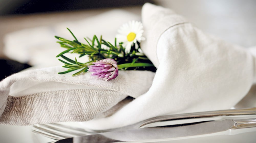 cloth napkins on table | Sew These Fancy Cloth Napkins For Special Occasions | cloth napkins | how to make cloth napkins | Featured