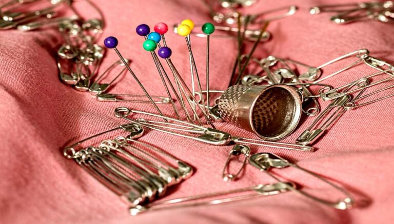 Pins and Thimble| Reasons to Use a Sewing Thimble| Featured