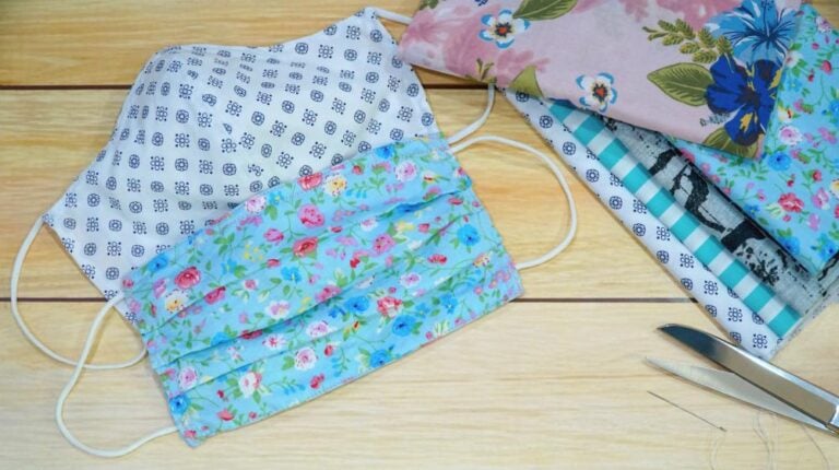Stack of cotton, scissor, needle and DIY fabric mask on wood table | Easy DIY Cloth Mask You Can Sew [With Downloadable Sewing Pattern] | Featured