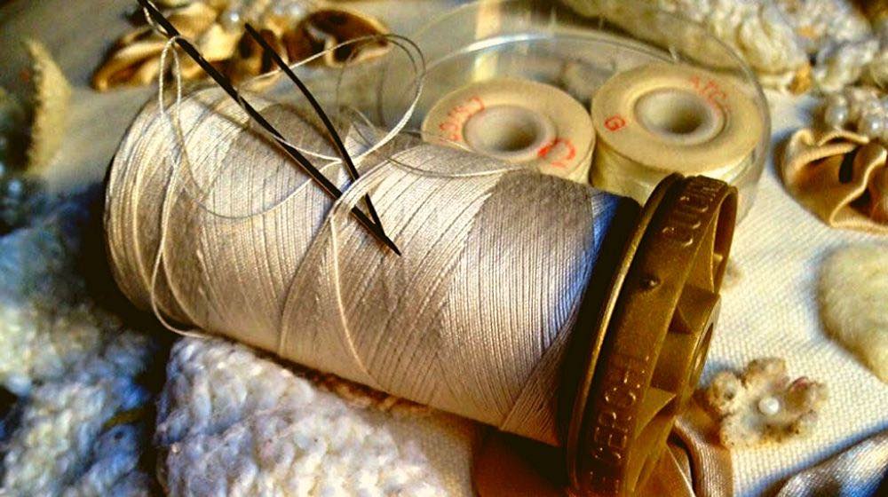 closeup shot of thread and needles | How to Sew By Hand In 6 Easy Steps