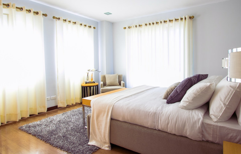 white bed comforter during daytime | diy home decor projects