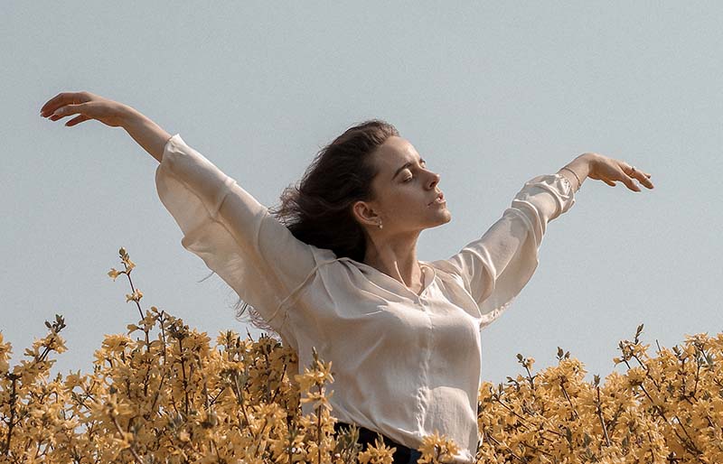 woman on a flower field | winter trends